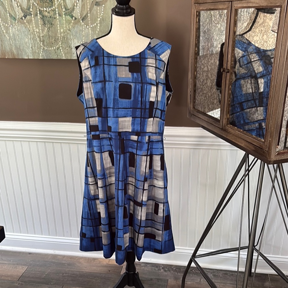 Jones New York Blue and Black Sleeveless Dress with pockets